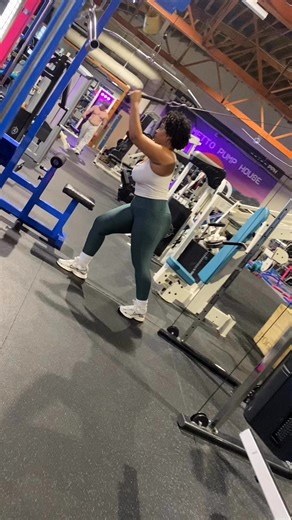 Movement Monday! 💪🏽🏋🏽‍♀️ Have you moved your body today? #Weightlifting #Cardio #Gym #StrengthTraining #Exercise | Shelbey Roberts