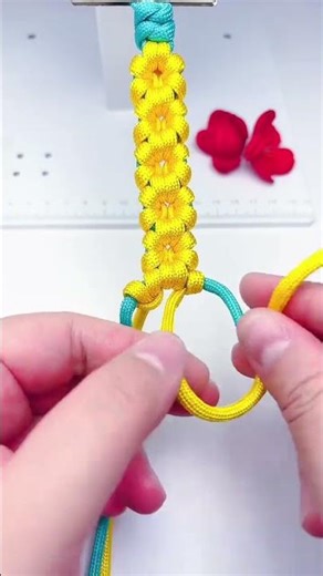 How to weave a petal bracelet, you will definitely like it