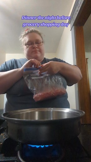 Hamburger helper, MAC, and steamed veggies. Dad had gone to bed shortly after lunch because it was a late day due to gymnastics. #cookwithme #cooking #dinner #easydinner#32weekspregnant #sahm #plussizepregnancy #plussizemom #momlife | Thepolishmama