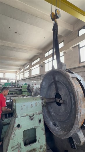 18K views · 892 reactions | Big turning machine in action ⚙️ | مصنع الجندى للصناعات المتطورة-El Gendy for Advanced Industries | Facebook