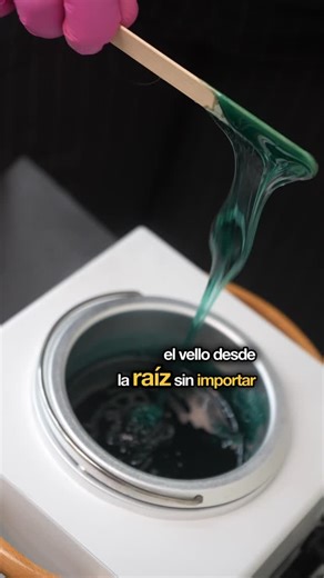 Esteticista | Máster Pro | Educadora Certificada ✨ on Instagram: "✨ Cada piel, cada vello y cada cliente es diferente ✨ No todos los tratamientos funcionan igual para todas las personas. El láser es excelente, pero no trabaja los vellos blancos o canas, ya que no contienen melanina. 👉 Si este es tu caso, la depilación con cera es la mejor opción para ti: efectiva, segura y con resultados visibles desde la primera sesión. 🧠 En nuestro Seminario de Depilación con Cera te enseñamos: 🟩 A crear pr