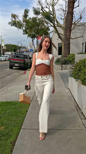 Singing my heart out & slaying in polka dots on Melrose! 🎤💁‍♀️
