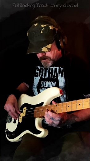 Funk Bass 𝄢🎸 Backing Track Jam with Octaver pedal on bass #bassplayer