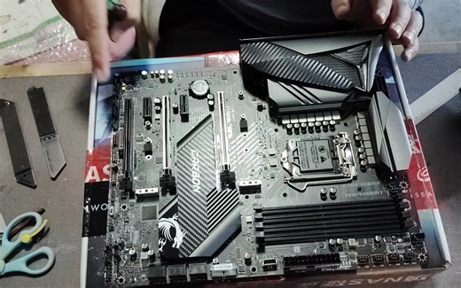 微星MPG Z490 GAMING CARBON WIFI