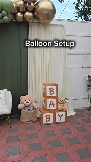 Baby Shower Reveal - We Can Bearly Wait #babyshower #genderreveal #wecanbearlywait #balloonsdecoration #balloons #balloongarland