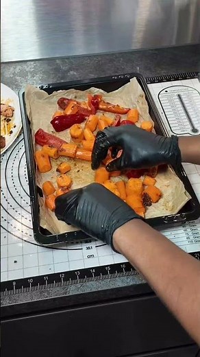 Ganzes Hähnchen im Backofen mit Kartoffeln Wedges. #myvideo #shorts #rezept #hähnchenrezepte #reels