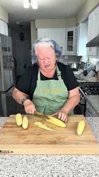 Cutting corn off the cob doesn’t have to make a mess! Here’s how chefs do it.