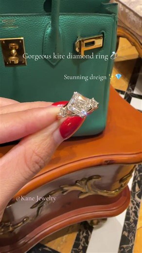 💕Gorgeous 4ct square emerald cut diamond ring, 😍a stunning kite diamond ring, with beautiful design band, unique tulip flowers setting✨☺️#labgrowndiamond #diamond #diamondring #emeraldcut #customring