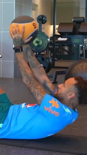 🇧🇷 #Neymar dans une course contre la montre pour participer au coup d'envoi de la #FIFAWorldCup !