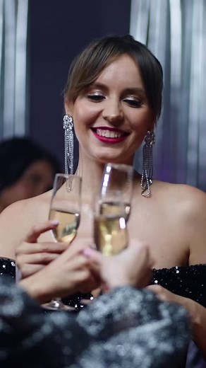 Portrait de trois athlètes qui ont fait avancer la cause des femmes sportives entre les années 1940 et la fin des années 1960, malgré la misogynie de l’époque. 🔗 Basé sur l’article « Le long chemin des championnes olympiques » à lire sur The Conversation. 🖊 Par Laurent Grün, Enseignant-chercheur 🏢 Université de Lorraine #feminisme #histoire #JO2024 #egalite | The Conversation France