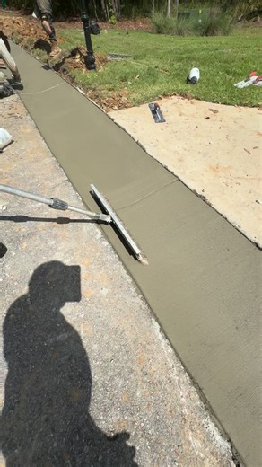 4.1K views · 94 reactions | Broom it #curb #gutter #broom #escoba #concrete #concreto #trabajo #work #inandout #replace #concretework #construccion #construction | Innovative Concrete Solutions | Facebook