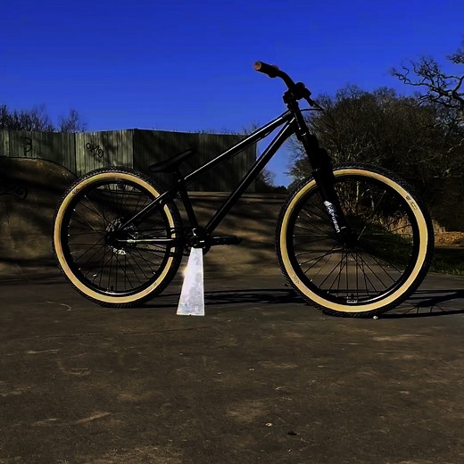 The all-new DMR Sect Frame, available now in 24” and 26” is our out-n-out trails and dirt jump frame, with the new 24” for smaller setups and for riders who love the feel of a 24” bike at the trails. We’ve been working on these for a while and the design is now ready to go! Both sizes feature: THE PERFECT TUBESET – 100% heat-treated and double-butted 4130 chromoly tubeset. Lightweight, yet incredibly strong. CUSTOM DIRT JUMP GEOMETRY – 24" or 26” wheel specific frame options with super short rea