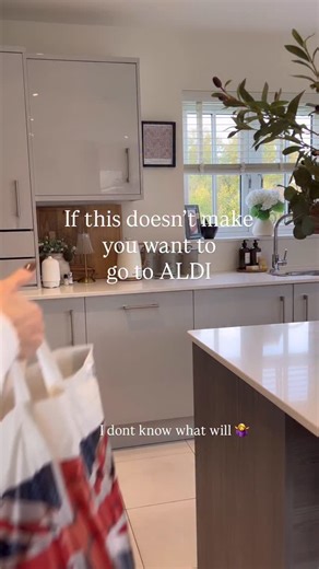 Teacher Christmas Gift Ideas 🎁 HOW GOOD is this haul please!! @aldispecialbuysuk are smashing candle season 💫 AND I know we are only in October but I like to collect a few gifts a few months in advance so I don’t race around the shops at the last minute looking for teacher and TA Christmas gifts. They had SOOOO many in my local one…. I skipped the wooden toy sale immediately and headed straight for the candles 😂🫣✌🏻 Apothecary Candle £9.99 Diffuser £9.99 Ceramic Candle (dupe) £6.99 Confetti 