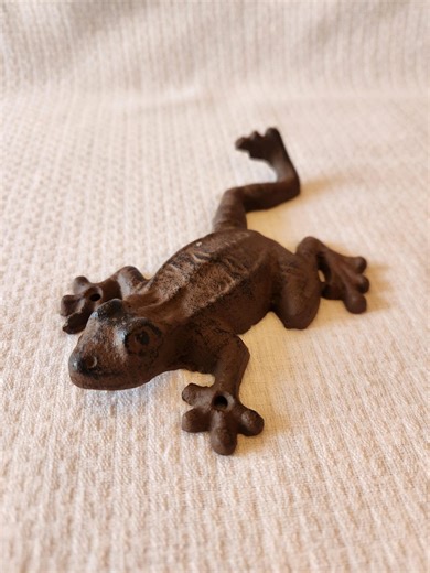 Cast Iron Frog Wall Hook Rustic Wall Hanging 6" - Etsy