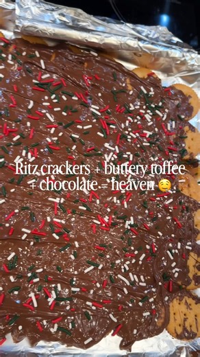 These Ritz cracker toffee bites are buttery, chocolatey, and totally melt-in-your-mouth perfection — perfect for Christmas, holidays, or gift-giving. 🎄✨ Comment “RECIPE” to get the full recipe or grab it here:�👉 https://mealswithmaria.site/ritz-cracker-toffee-recipe/ #ritzcrackertoffee #holidaybaking #christmasrecipes #holidaydesserts #toffee #easyholidaytreats #mealswithmaria #christmasbaking #festivebites #easybaking | Meals With Maria