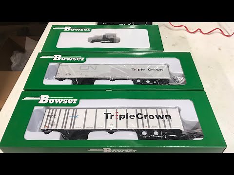 HO Bowser 53' Roadrailers Review: Triple Crown Scheme