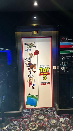 New UK Toy Story 5 Theater Elevator Decoration!