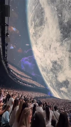 Have you ever noticed how Google Maps never says “you’re going the wrong way”? 🚗💭 It just recalculates and finds a new route starting from exactly where you are.🗺️✨ Life works the same way. Even when you feel lost, behind, or off course… you’re not done you’re just rerouting. 🙌 Trust the process, keep moving forward, and let your new path unfold. 🌅💪 . . . . . #innovative #motivation #wisdom #motivational #motivation #wisdom #motivational #inspiration #lifelessons #successmindset #mentalhea