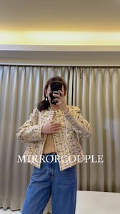 🐅2022 FW NEW🐅 Order Best 🔴MADE IN KOREA🔴 MCM自訂款 現貨供應中 - 超美韓國高級毛呢面料 要做就要做特別的 雙排釦造型 這款設計的版型屬於SML都可以直接穿搭 超美金絲線混色感 不論是面料質感或表面的紋理細節 都非常漂亮 加上超特別眼睛釦 風格獨特的毛呢外套 闆娘大推薦 - 🐿️MCM金絲毛呢外套（藍黑、杏） （全內裡、有口袋、薄墊肩） 全長52cm，肩寬41cm，袖長51cm，胸寬52cm，手臂圍35cm | MirrorCouple