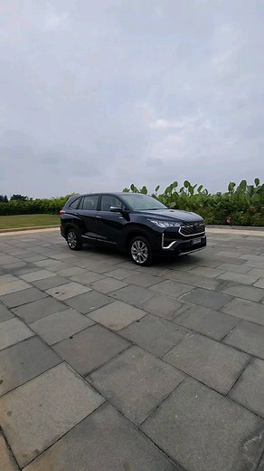 27K views · 106 reactions | We're reviewing Toyota Innova Hycross inside and out. Catch a quick outline of the SUV right away! For detailed review head to our YouTube channel. . #CarDekho #BharosaKarKeDekho #NewAutoDekho #ToyotaInnovaHycross #itshytime #ReelItFeelIt #reelsinstagram #reelsoftheday #ReelsOfIndia #caroftheday #carsinstagram | CarDekho | Facebook