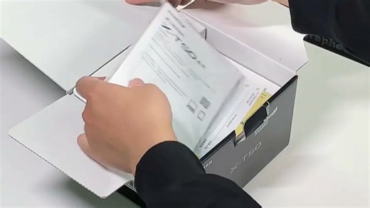 今天给大家开箱富士XT50，复古外观+轻巧机身，日常出街拍摄超方便，30分钟快速上手，直出色彩绝了，Vlog和扫街党闭眼入！