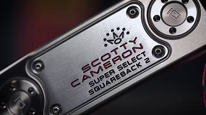 The Super Select Squareback 2 is an elegant option for players seeking a more traditional blade-like shape with the enhanced alignment and forgiveness of a mid-mallet. The new I-Beam neck delivers the same crisp, clean lines as its blade counterparts at address. #scottycameron #scottycameronputters | Scotty Cameron