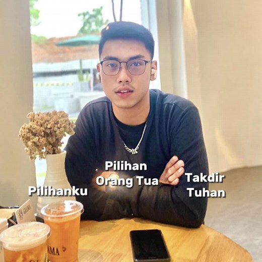 Menjelajahi Komunitas Gay di Indonesia