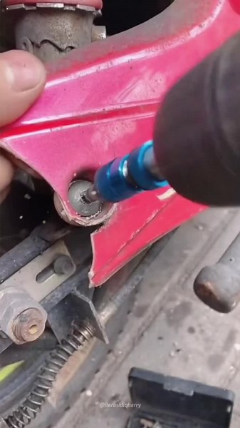 Screw Extractor Set: Remove Damaged Screws Easily