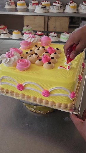 Decorating a Beautiful Yellow Cake Step-by-Step