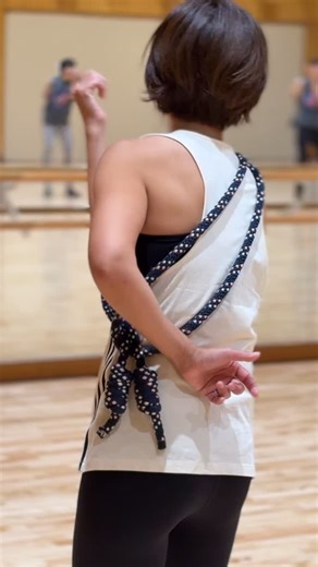 RopeFlow JAPAN®︎ |一般社団法人日本ロープフロー協会| by WeckMethod | RopeFlow 中級クラス開催 Mastering the Dragon Roll and Sneak. Figure-eight movement and spatial awareness. Let the rope guide your flowing body... | Instagram