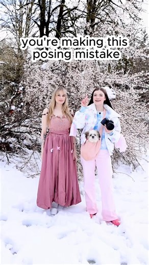 How to pose someone wearing a skirt or a dress to create movement in your portrait photography 📸