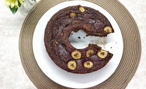 Bolo fit de banana com chocolate