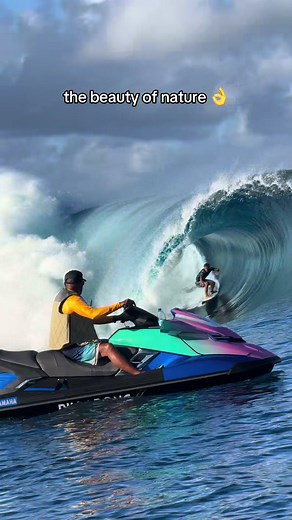 A Stunning Wave by Kauli Vaast in Tahiti