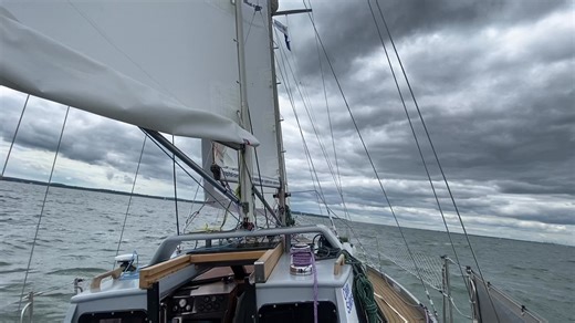 Did you know that when my sponsors Armare Ropes provided brand new running rigging for Yeva’s decks, we colour coordinated the different lines, ensuring that even in moments of extreme exhaustion, my brain would be able to grab the right rope quickly by recognising its distinct colour. All of the sheets are purple, each reef has its own colour and they are the same on both the mizzen and the main masts; both vangs and topping lifts match each other’s own unique colour, as do the main halyards an