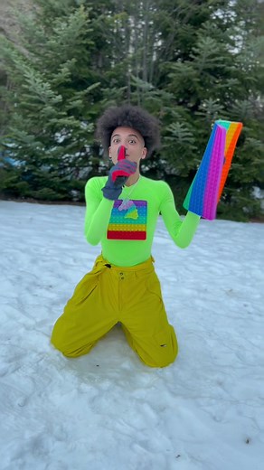 Fabrication POPIT en neige multicolore! 🌈❄️ (résultat demain 11H00)