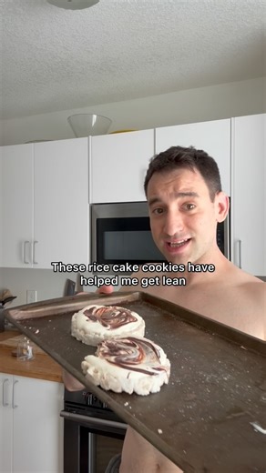 🍪 PROTEIN RICE CAKE COOKIES (UPDATED VERSION) Fat-loss friendly • high protein • zero effort What I used (6 cookies): • 6 Kroger rice cakes (~35 cal each) • ¼ cup reduced-fat Cool Whip • 2 Dannon Light & Fit vanilla yogurts (80 cal, 12g protein each) • 2 scoops protein powder (I used Ryse vanilla peanut butter — use whatever you like) • ~100 calories Lily’s no-sugar-added dark chocolate, melted & drizzled How to make: Mix Cool Whip both yogurts protein powder until thick. Spread evenly over all