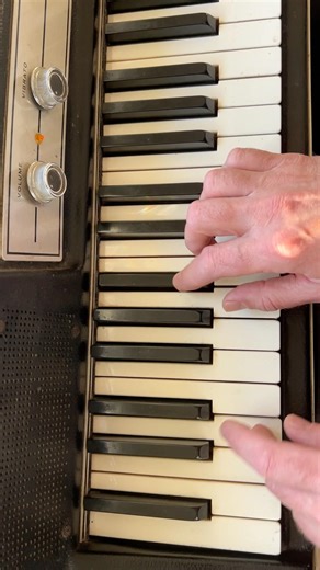 🎹 Hysteria Bass Line on Wurlitzer | Muse Cover