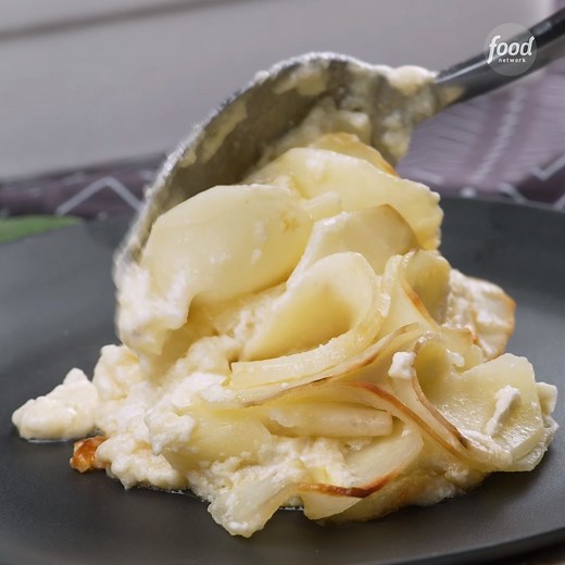 Using your SPIRALIZER to make scalloped potatoes means everything will cook at the same rate, and everyone will get their own potato spiral! 🙌 Get the recipe for Spiralizer Scalloped Potatoes: https://foodtv.com/397jJZm | Food Network