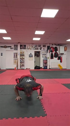Workout - 10 rounds. 🔥 Give it a try before Xmas is here :) | Somerset Kickboxing Academy