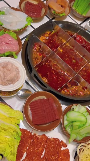 หม่าล่าร้านนี้น้ำซุปเข้มข้นมาก ร้านนี้เค้ามีลูกเล่นด้วยนะ ปังมาก #หม่าล่า #หม่าล่าหม้อไฟ #หม่าล่าชาบู #หม่าล่าเชียงใหม่ @เสียว เฉิน กู้ ซื่อ #รีวิวหม่าล่า #หม่าล่าปากชา #หม่าล่าเผ็ดซ่าชาลิ้น #เสี่ยวเฉินกู้ซื่อ