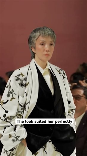 The look suited her perfectly #fashion #usa #catwalk #fashionshow #america