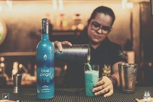 8 comments | Azul é a cor mais alcoolica?! Novidade do bar da #DiabloPub: drinks @bluepingaoficial.  Vem provar um desse e contar pra gente se achou tão gostoso quanto é bonito | Diablo Pub | Facebook