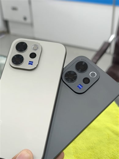 Vivo V70 First Look: Stunning Dual Color Design