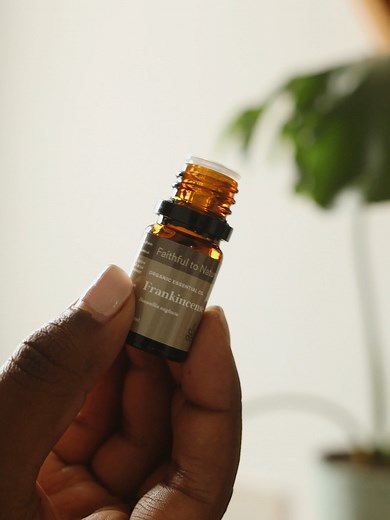 Frankincense Oil for Skincare and Wellness: Benefits and Uses