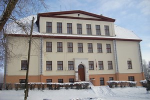 Jaunu elpu gūst šogad aizvērtās Daugavpils novada Skrudalienas pamatskolas ēka