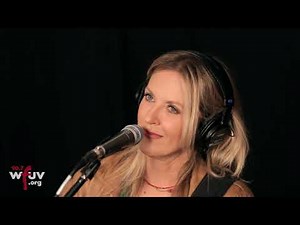 Liz Phair - "Good Side" (Live at WFUV)