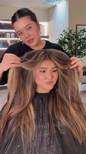 Правильно подобранный оттенок подчеркнёт смуглую кожу и сделает образ дороже ✨ Инст: sivi_hair Для записи: 8//700::297//32//99 #honeyblonde #бразильскийблонд #обучениеколористике #сложныйокрашевание #осветлениямасло