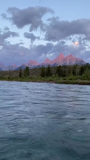 Morning float rides are the best! •••#trianglexranch ---------------- https://amzn.to/4qvpbee #du #duderanchvacation #grandtetonnationalpark #ranchlife #wyoming | Triangle X Ranch