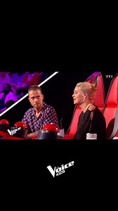 #TheVoiceKids ✨ Totalement bouleversée, Louane ne s'est pas retournée lors de la prestation d'Elisa sur l'une de ses chansons "Derrière le brouillard"... Découvrez pourquoi ⬇️ 📺 Revivez la seconde soirée des Auditions à l'Aveugle en replay sur MYTF1 : https://bit.ly/The-Voice-Kids-EM02 Avec les coachs Louane, Julien Doré, Kendji, Patrick Fiori et présenté par Nikos Aliagas ! | The Voice : la plus belle voix