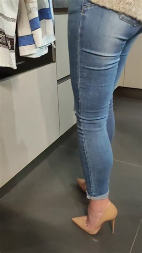 bebe_on_heels on Instagram: "Amate gli animali: Dio ha donato loro i rudimenti del pensiero e una gioia imperturbata. Non siate voi a turbarla, non li maltrattate, non privateli della loro gioia, non contrastate il pensiero divino. Uomo, non ti vantare di superiorità nei confronti degli animali: essi sono senza peccato, mentre tu, con tutta la tua grandezza, insozzi la terra con la tua comparsa su di essa e lasci la tua orma putrida dietro di te; purtroppo questo è vero per quasi tutti noi. ° Sh